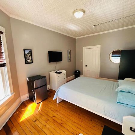 Spacious Room In Federal Hill Near Downtown With Shared Bathroom And Kitchen Providence Exterior photo