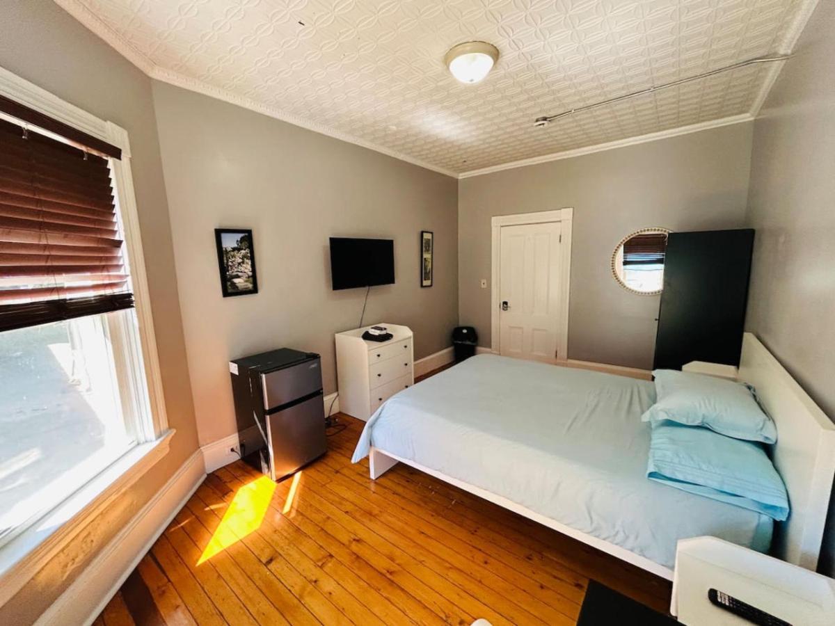 Spacious Room In Federal Hill Near Downtown With Shared Bathroom And Kitchen Providence Exterior photo