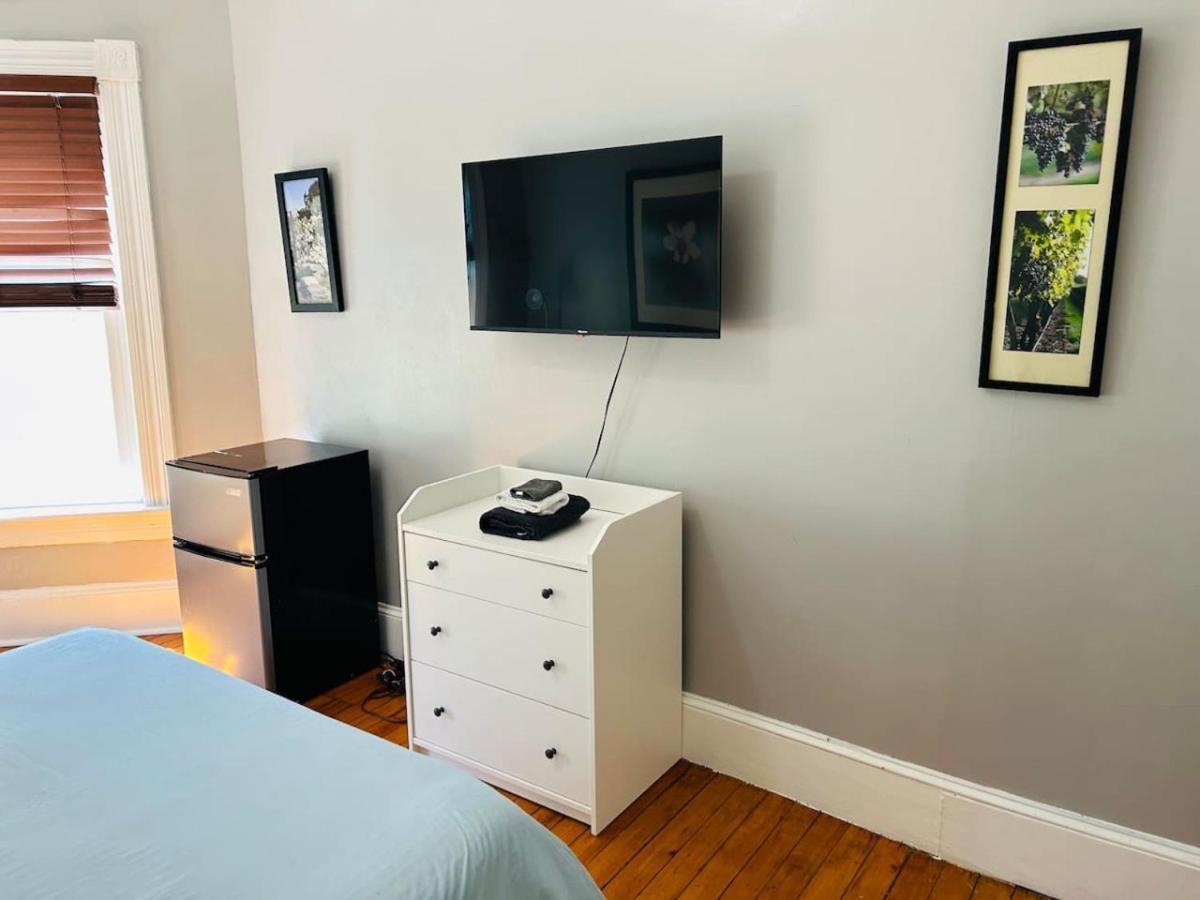 Spacious Room In Federal Hill Near Downtown With Shared Bathroom And Kitchen Providence Exterior photo