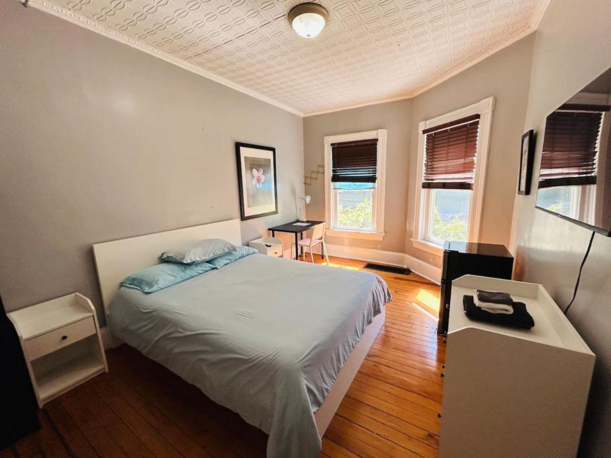 Spacious Room In Federal Hill Near Downtown With Shared Bathroom And Kitchen Providence Exterior photo